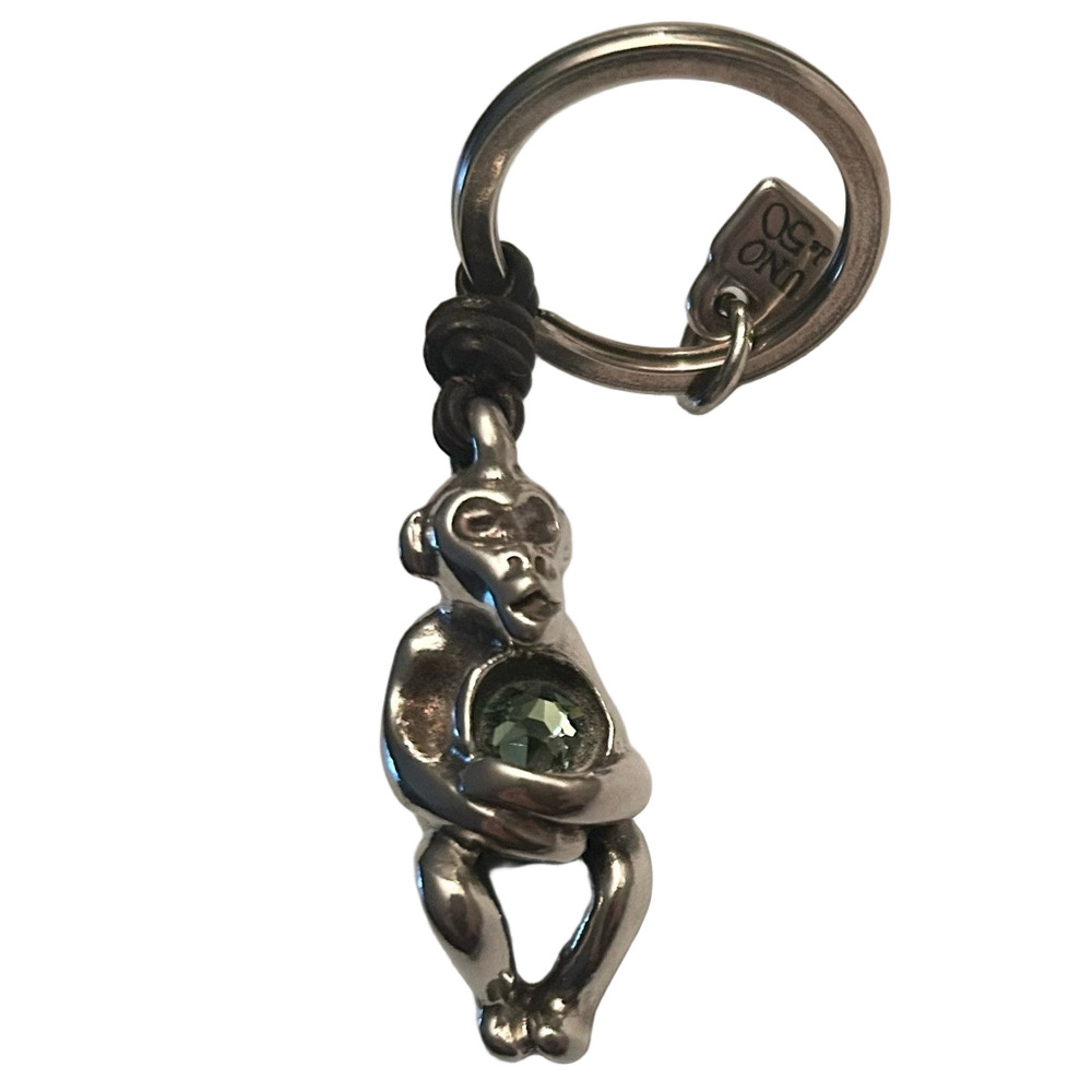 UNO de 50 Silver Monkey Key & Card Holder with Green Stone